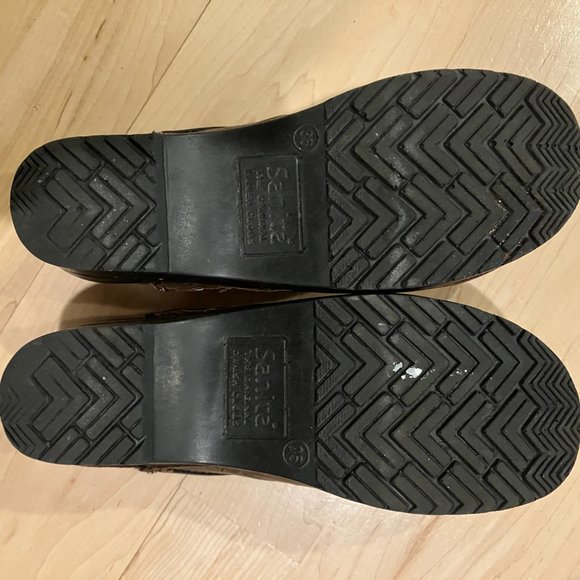 Clogs - Picture 2 of 4